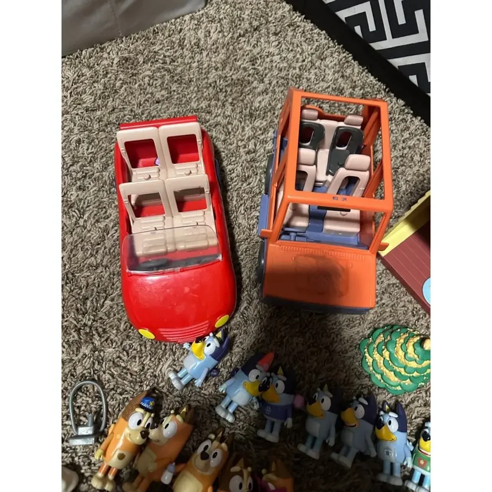 Well loved Bluey Play House and Accessories